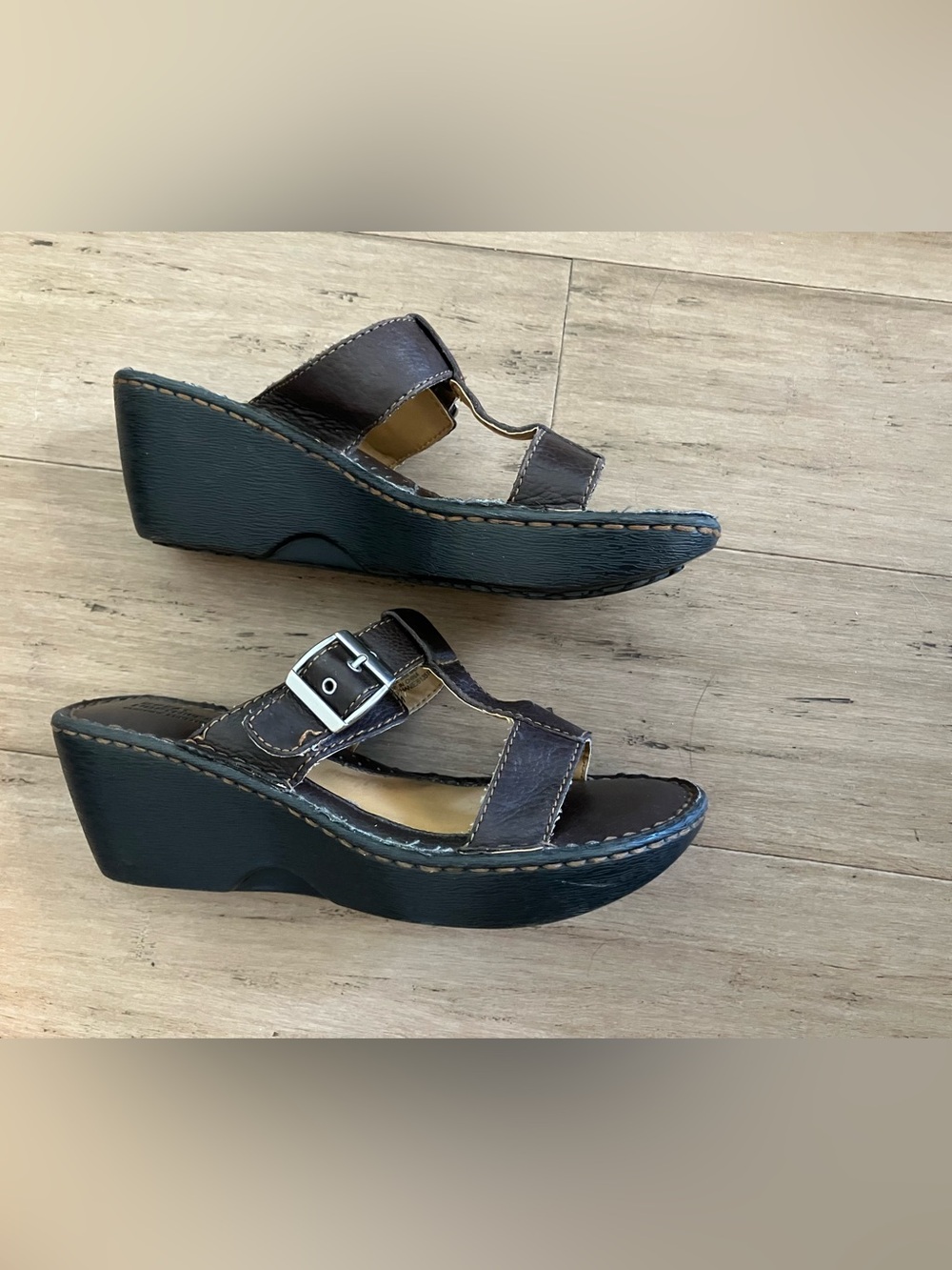 Great Northwest Clothing Co. brown slide buckle women’s heels. Size 7